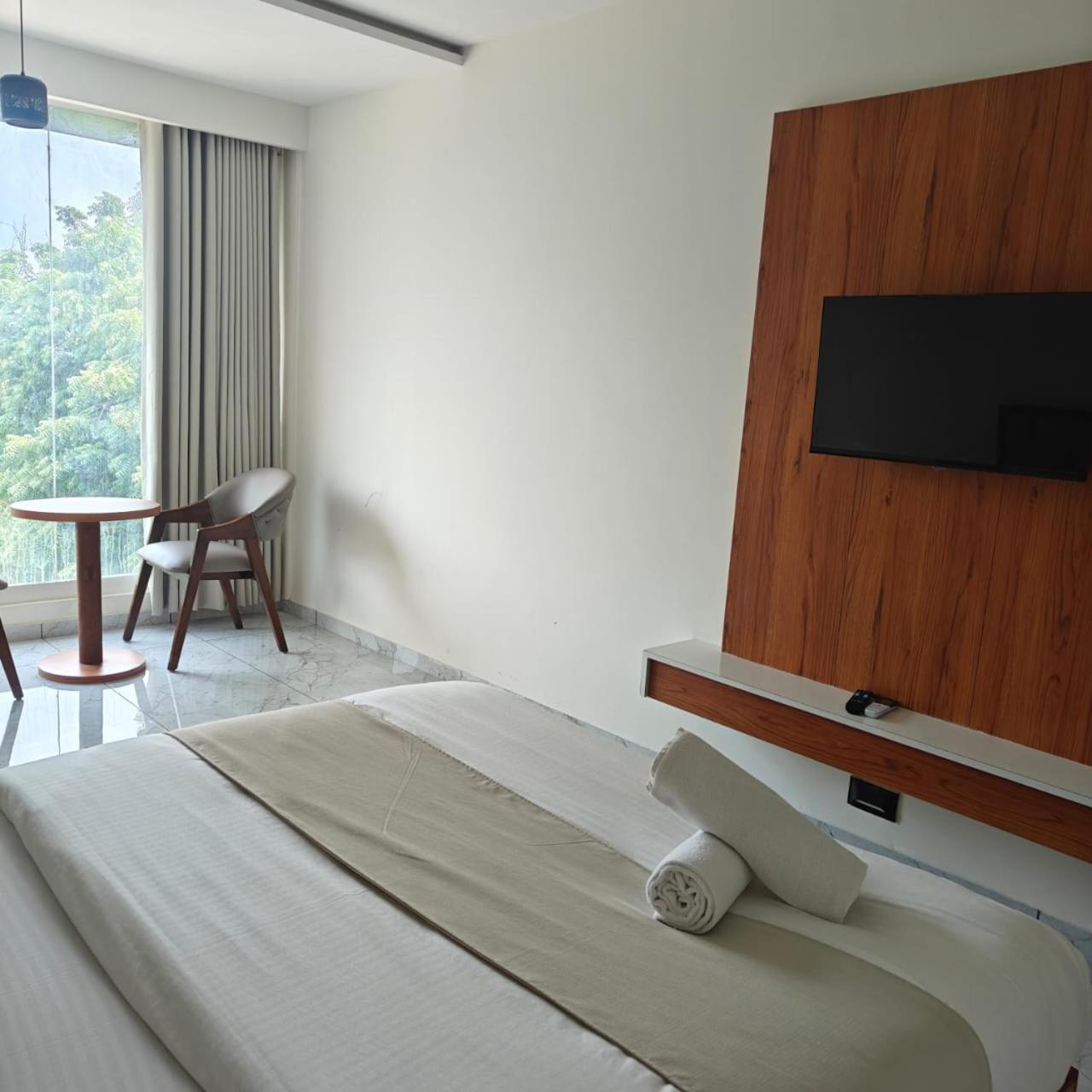 Hotelmaple Tree 아흐메다바드 외부 사진