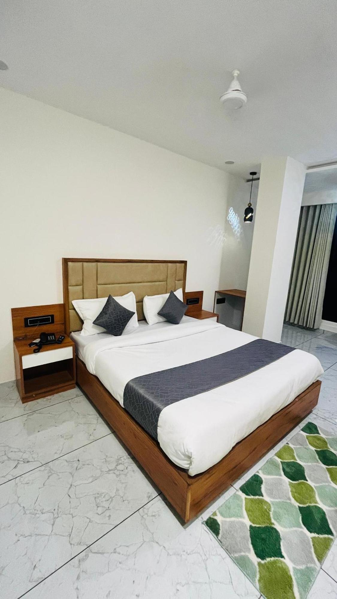 Hotelmaple Tree 아흐메다바드 외부 사진