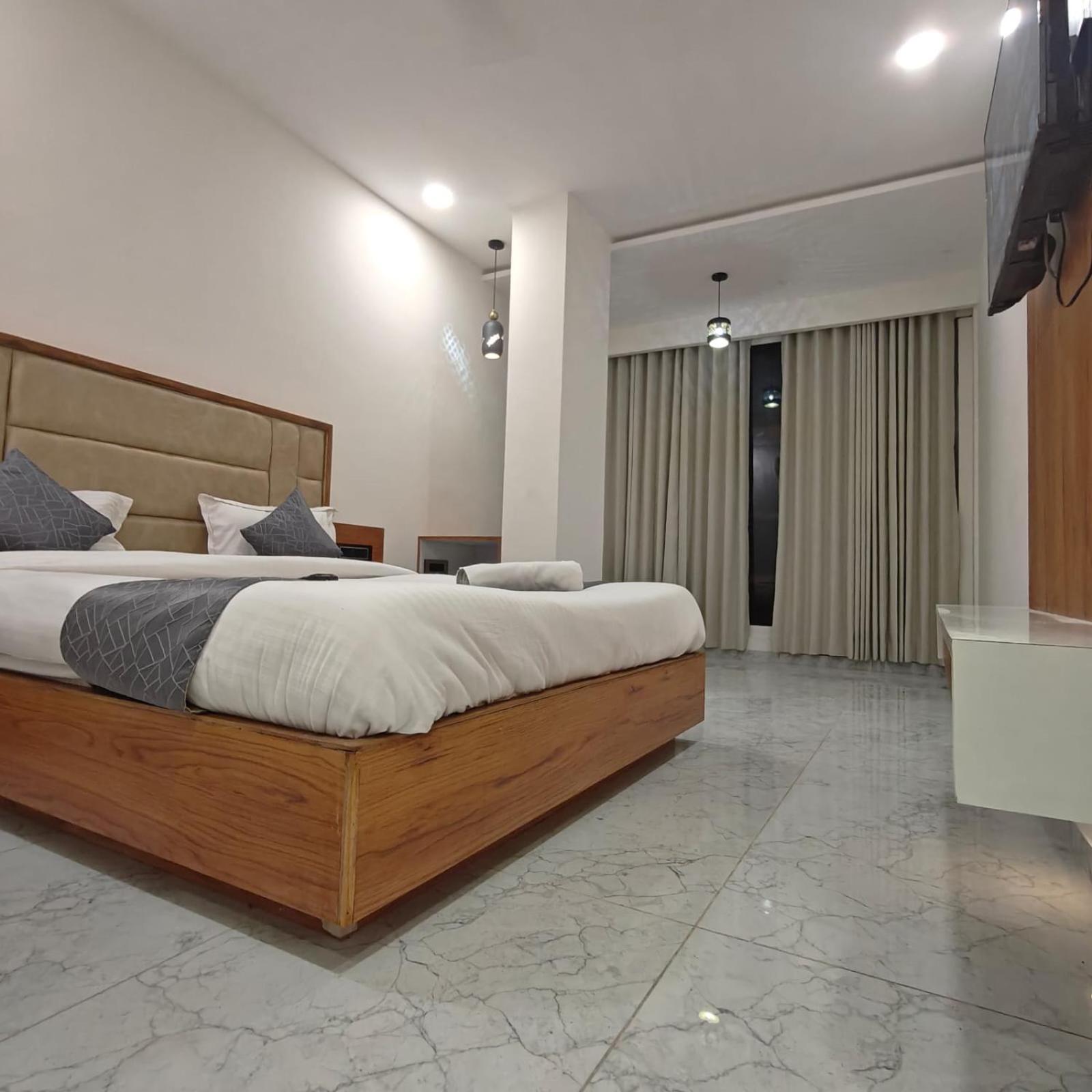 Hotelmaple Tree 아흐메다바드 외부 사진